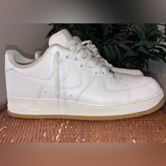 Nike Air Force 1 w/ Tan bottom - Picture 2 of 6